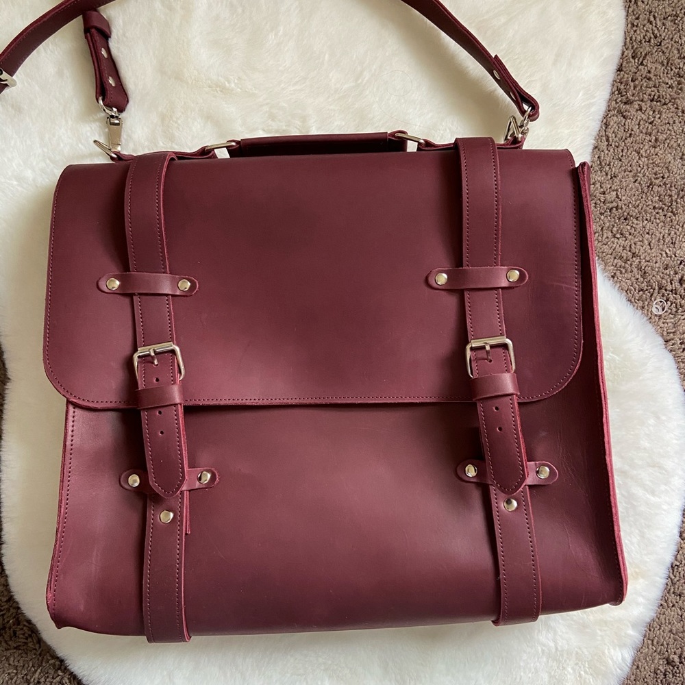 LEATHER WOMANS BRIEFCASE BRAND NEW